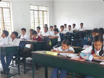 ১০ বছরেও চাকরি পাননি ১২৪১ জন, উচ্চ প্রাথমিকে দ্রুত নিয়োগের দাবি নিয়ে বড় আপডেট জানুন