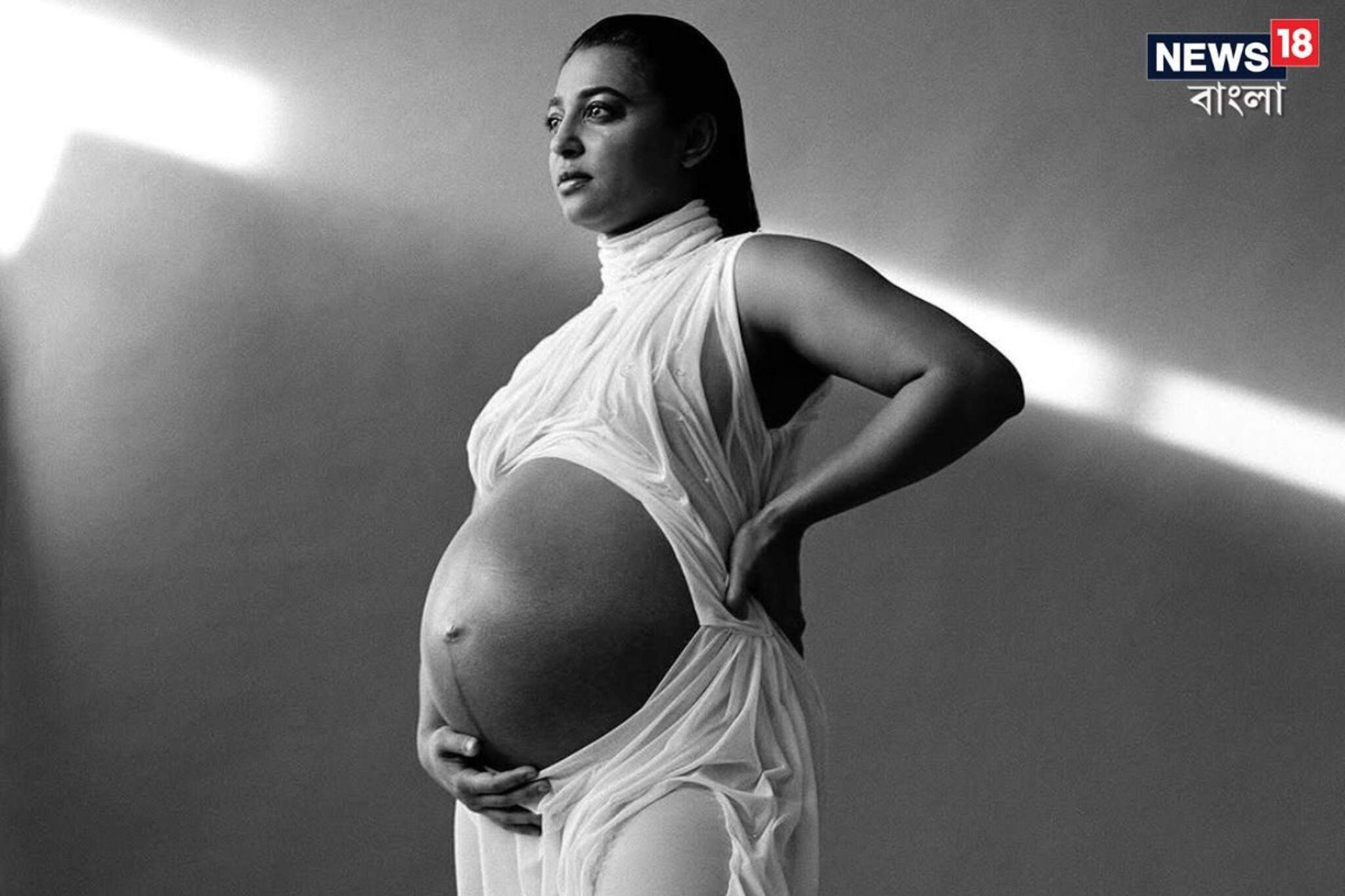 প্রেগন্যান্সিতেও তিনি বোল্ড! সি-থ্রু নেটের পোশাকে স্পষ্ট অন্তঃসত্ত্বা শরীর