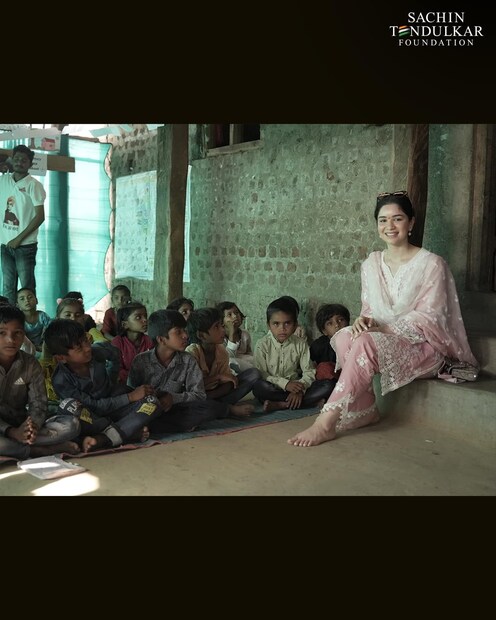 লন্ডনের ইউনিভার্সিটি কলেজ থেকে মাস্টার্স ডিগ্রি সম্পূর্ণ করেছেন সারা তেন্ডুলকর৷ তাঁর বিষয় ক্লিনিক্যাল অ্যান্ড পাবলিক হেল্থ নিউট্রিশন৷ (ছবি সৌজন্য : সচিন তেন্ডুলকর ফাউন্ডেশন)