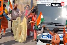 পুড়ছে জামদানি শাড়ি...! করুণাময়ীতে কলকাতা-ঢাকা বাস স্ট্যান্ডে ধুন্ধুমার