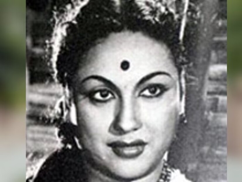  প্রবীণ অভিনেত্রী রেখার মা পুষ্পভল্লী ছিলেন দক্ষিণের একজন সুপরিচিত অভিনেত্রী। তামিল ও তেলেগু সিনেমার অনেক ছবিতে কাজ করেছেন তিনি। সিলভার স্ক্রিনে 'সীতা' চরিত্রে অভিনয় করে সত্যিকারের স্বীকৃতি পান পুষ্পবল্লী।