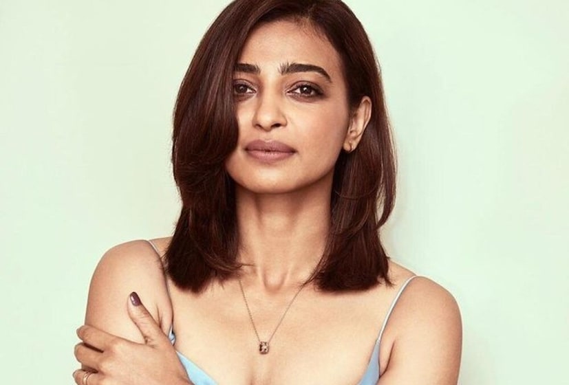  ইনস্টাগ্রামে ছবি শেয়ার করে রাধিকা লিখেছেন, ‘সন্তান হওয়ার পর এটা আমার প্রথম কাজের মিটিং। সঙ্গে আমার এক সপ্তাহ বয়সী সন্তান।’