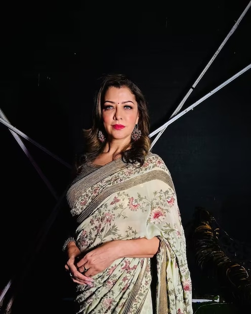 ছেলের জন্মের পর থেকেই অদিতির দাম্পত্য জীবন ভেঙে পড়তে থাকে। মুফাজলের ব্যস্ততা এবং অদিতির কাজের প্রতিশ্রুতির কারণে বিভিন্ন সমস্যা দেখা দিতে থাকে। দু'জনের মধ্যে ডিভোর্সের খবর প্রকাশ্যে আসতে শুরু করে। তাদের বিচ্ছেদের গুজবের মধ্যে, এটাও শোনা এসেছিল যে মুফাজল অস্ট্রেলিয়া চলে গেছে এবং অদিতি তার সন্তানদের নিয়ে তার মায়ের কাছে চলে গেছে।