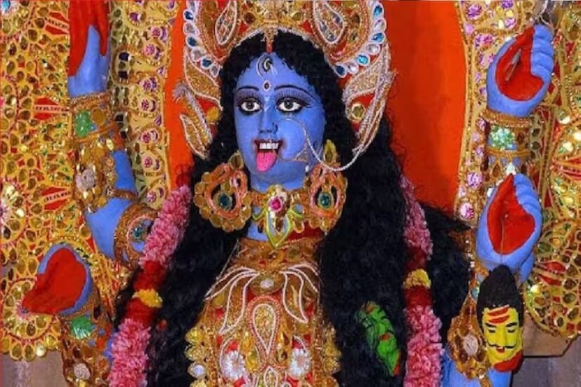 পৌষ অমাবস্যা ছাড়াও এই মাসে শনি ও মঙ্গলবার কালীপুজো করা হয়৷ পৌষকালী পুজোর মূল উপকরণ মুলো৷ 