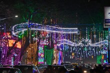 পার্ক স্ট্রিট থেকে লেক টাউন, বর্ষবরণের রাতে কলকাতা জমজমাট! দেখুন ভিডিও