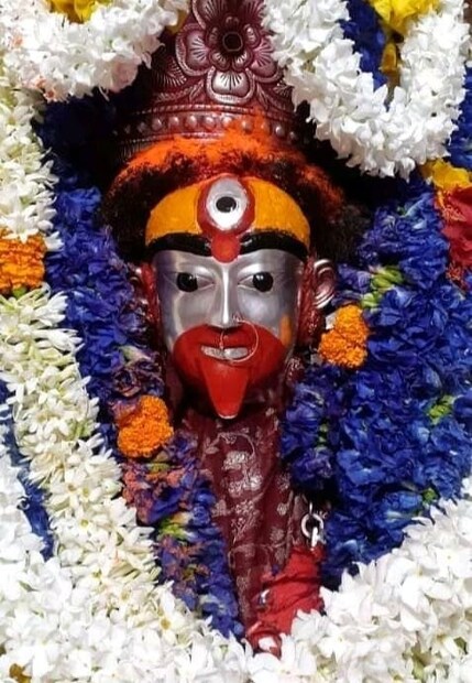 দৃকসিদ্ধান্ত পঞ্জিকা মতে সোমবার অমাবস্যা আছে রাত ৩.৫৭ পর্যন্ত। অন্য পঞ্জিকা অনুযায়ী এই পুণ্যতিথি রয়েছে গভীর রাত ৪.০৮ পর্যন্ত।