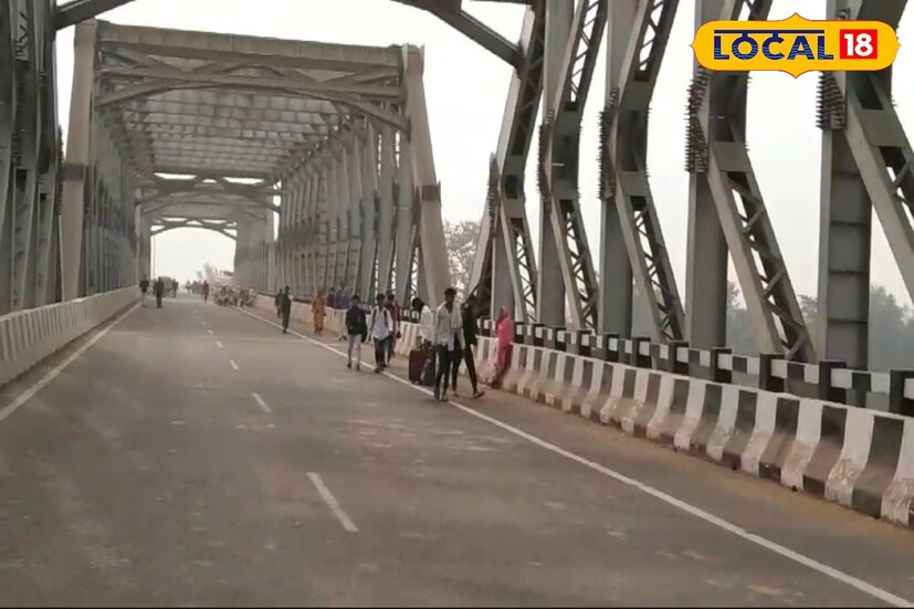 জাতীয় সড়ক কর্তৃপক্ষ মুর্শিদাবাদ জেলায় ১২ নম্বর জাতীয় সড়ক সম্প্রসারণের সময় বছর দুয়েক আগে সুতির আহিরণে ফিডার ক্যানালের উপর একটি নতুন ব্রিজ তৈরি করে। পুরনো ব্রিজটিও সংস্কার করা হয়। নতুন ব্রিজ চালু হয়ে যাওয়ার পর জাতীয় সড়কের সেই লেনটি দক্ষিণবঙ্গ থেকে উত্তরবঙ্গ যাওয়ার জন্য ব্যবহার করা হয় এবং পুরনো ব্রিজটি উত্তরবঙ্গ থেকে দক্ষিণবঙ্গমুখী যান চলাচলের কাজে ব্যবহৃত হয়। কবে আবার নতুন ব্রিজটি খুলে দেওয়া হয়! অপেক্ষায় যাত্রীরা। 
