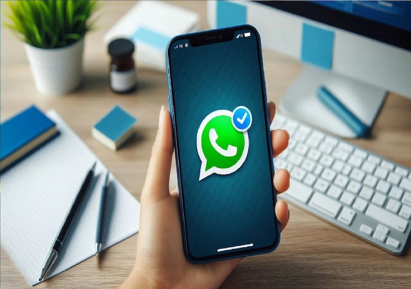 WhatsApp-এ রয়েছে একাধিক বিল্ট-ইন টুল। এর মধ্যে অন্যতম হল Google Drive অথবা iCloud-এ ক্লাউড ব্যাক-আপ। আর থাকে অ্যান্ড্রয়েড ব্যবহারকারীদের জন্য লোকাল স্টোরেজ অপশন। নির্দিষ্ট কিছু পরিস্থিতিতে থার্ড পার্টি রিকভারি সফটওয়্যার কিন্তু হারিয়ে যাওয়া ডেটা রিট্রিভ করতে সাহায্য করে। তাহলে দেখে নেওয়া যাক, মুছে যাওয়া WhatsApp মেসেজ রিট্রিভ করার উপায়।