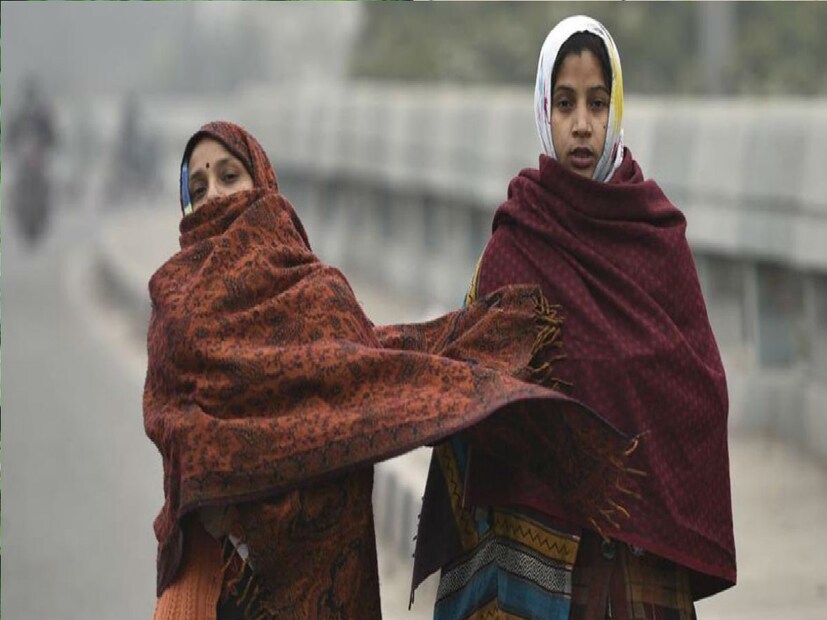 সপ্তাহান্তে আরও নামল পারদ। কলকাতায় ১২ ডিগ্রির ঘরে তাপমাত্রা। শহরে জমিয়ে শীতের আমেজ। রাত ও দিনের দুই তাপমাত্রাই স্বাভাবিকের বেশ কিছুটা নীচে।