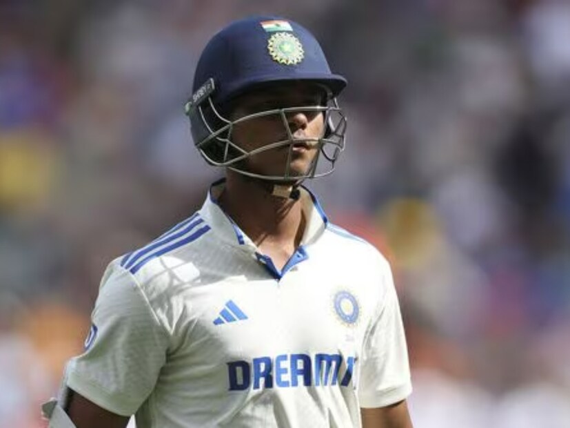 স্নিকোমিটারে বারবার করে দেখেও কোনও প্রমাণ পাওয়া যায়নি। কিন্তু কীভাবে বাংলাদেশি থার্ড আম্পায়ার আউট দিলেন, তা নিয়ে রীতিমতো ক্রুদ্ধ সুনীল গাভাসকর, ইরফান পাঠানরা। হতাশ হয়ে মাঠ ছাড়েন যশস্বী।