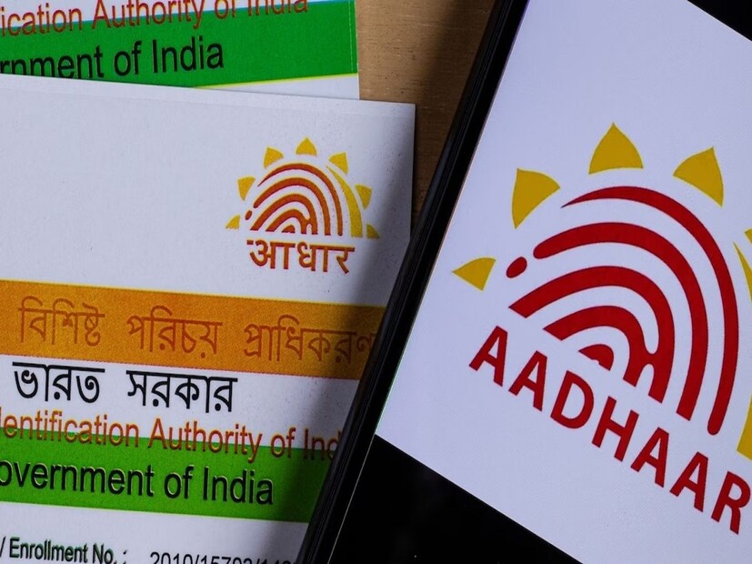 আধার কার্ড আপডেট করার পরামর্শও দিয়েছে UIDAI। বিশেষ করে যাঁরা দশ বছর বা তারও আগে আধার কার্ড পেয়েছেন, কিন্তু কোনও রকম আপডেট করাননি। তবে এও জানানো হয়েছে, এই আপডেট বাধ্যতামূলক নয়। আধার আপডেটের নিয়ম: আধার এনরোলমেন্ট এবং আপডেট রেগুলেশন, ২০১৬ অনুযায়ী, একজন আধার কার্ড হোল্ডার তাঁর আধার নম্বর জেনারেশনের তারিখ থেকে ১০ বছর পর আবেদনের মাধ্যমে তাঁর পরিচয়পত্র এবং ঠিকানার নথি বা তথ্য কমপক্ষে একবার আপডেট করতে পারবেন।