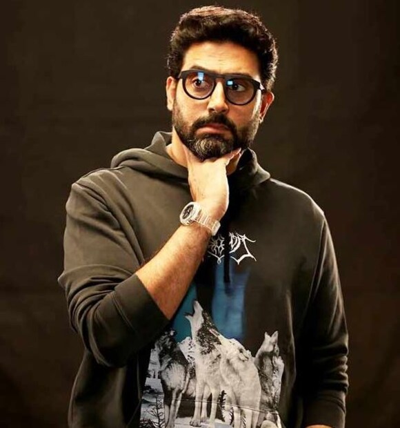 কী জানে ছোটে বচ্চন? নিম্রতের কথায় অভিষেক খুব খেতে ভালবাসে৷ ওর সঙ্গে সময় কাটাতে দারুণ মজা হয়৷ কারণ ও খেতে যেমন ভালবাসে তেমন খাওয়াতেও ভালবাসে৷ কোন শহরের কোন রেস্তোরাঁ কীসের জন্য জনপ্রিয় সব তালিকা নাকি রয়েছে অভিষেক বচ্চনের কাছে৷ 