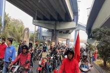 সপ্তাহের প্রথমেই ক্যাব দুর্ভোগ, ৫ দফা দাবিতে কলকাতায় অ্যাপ ক্যাব চালকদের মিছিল