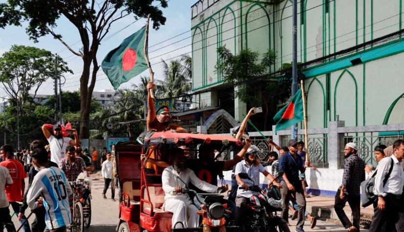 সম্প্রতি কলকাতা এবং আগরতলায় সংখ্যালঘু নির্যাতনের অভিযোগে বাংলাদেশ দূতাবাস ঘেরাও করা হয়। এর প্রতিবাদে রবিবার বাংলাদেশের রাজধানী ঢাকায় অবস্থিত ভারতীয় দূতাবাস ঘেরাও করা হয়। প্রতীকী ছবি।