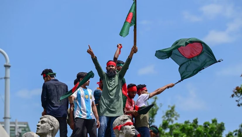 শেখ হাসিনা, যিনি ২০০৯ সাল থেকে ক্ষমতায় ছিলেন, নির্বাচনী কারচুপির অভিযোগ এবং তার পদত্যাগের দাবিতে ব্যাপক বিক্ষোভের সম্মুখীন হন। যে সহিংসতার ফলে শত শত মৃত্যু এবং উল্লেখযোগ্য অস্থিরতা দেখা দেয়। হাসিনার পদত্যাগ নিরাপত্তা বাহিনী দ্বারা কঠোর ক্র্যাকডাউন এবং জনগণের মধ্যে ক্রমবর্ধমান অসন্তোষের পরে হয়।