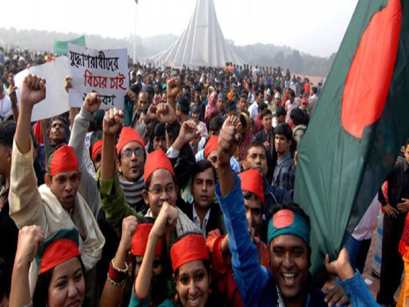 আইন-শৃঙ্খলা রক্ষা বাহিনীর স্থবিরতায় সারা বাংলাদেশ মাদকে ছয়লাপ। গত চার বছরে দেশে অন্তত ৪০ লাখ মাদকসেবী বেড়েছে। সব মিলিয়ে বর্তমানে বাংলাদেশে মাদকসেবীর সংখ্যা এক কোটির বেশি। একটি পক্ষের ধারণা ই-সিগারেটের মাধ্যমেও মাদকসেবী বাড়ছে। মাদকসেবীদের বেশির ভাগ তরুণ-তরুণী। দেশের ৩০ শতাংশ যুবকের মধ্যে বেশির ভাগই মাদকে জড়িয়ে পড়েছে।