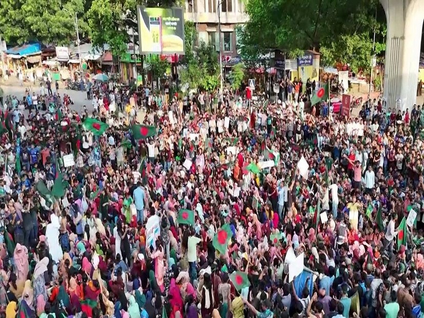 এ ছাড়া মাদকাসক্ত হওয়ার কারণে বাংলাদেশের বহু পরিবারে চলছে অশান্তি। এরই মধ্যে দেশের কয়েকটি জায়গায় মাদকাসক্ত সন্তানের অত্যাচার সাইতে না পেরে বাধ্য হয়ে মা-বাবা তাদের সন্তানকে পুলিশের হাতে ধরিয়ে দিয়েছেন।