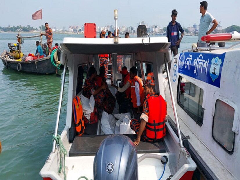 পুলিশ সুপার সৈয়দ মুশফিকুর রহমান বলেন, জাতীয় জরুরি সেবা নম্বর ৯৯৯-এ ফোন পেয়ে তাঁরা সোমবার জাহাজটির কাছে যান। সেখানে গিয়ে নৌযানের পাঁচটি কক্ষে পাঁচজনের মরদেহ পান। বাকি তিনজনকে গুরুতর জখম অবস্থায় পাওয়া যায়। পরে তাঁদের উদ্ধার করে চিকিৎসার জন্য হাসপাতালে পাঠানো হয়। 