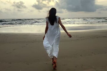 এক ছবিতে খ্যাতির চূড়ায় নায়িকা,পালিয়ে বিয়ে করে শেষ কেরিয়ার,এখন কেঁদে ভাসান