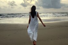 এক ছবিতে খ্যাতির চূড়ায় নায়িকা,পালিয়ে বিয়ে করে শেষ কেরিয়ার,এখন কেঁদে ভাসান