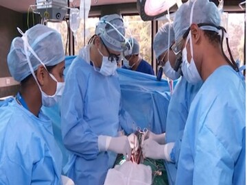 অন্ত্র ফালাফালা, ফেটে গেল লিভার...! ছোট্ট ভাইকে ছুরি মারল দাদা, কারণ জানলে শিউরে উঠবেন! 