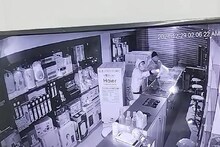 মোবাইলের দোকানে ওরা কারা! রাতের সিসিটিভি দেখে সবাই আতঙ্ক, ভয়ানক কাণ্ড