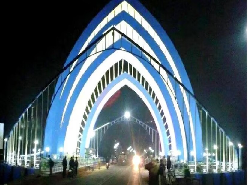 ইতিমধ্যেই জেলা প্রশাসনের তরফে এই মিষ্টি উৎসব সফল করার বিষয়টি নিয়ে মিটিং হয়েছে। তবে শুধু মিষ্টি খেয়ে বাড়ি ফিরবেন পর্যটকরা এমনটা নয়। এই মিষ্টি উৎসবের সঙ্গে গান শোনার ব্যবস্থাও থাকছে। একেবারে খুশির প্যাকেজ। অখিল গিরি জানিয়ে দিয়েছেন যেখানে মিষ্টি উৎসব হবে সেখানে বড় স্টেজ করা হচ্ছে। সেখানে যেমন বাউল গান থাকবে। তেমনি ব্যান্ডের গানও থাকবে। 