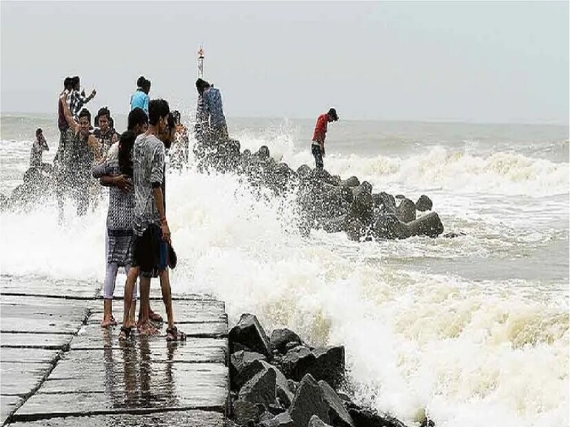 প্রশাসন সূত্রে জানা যায় এর পাশাপাশি, পর্যাপ্ত পরিমাণে পুলিশ মোতায়েন থাকবে দিঘার বিভিন্ন স্নানের ঘাট গুলির পাশাপাশি সৈকত সরণীতে। মকর সংক্রান্তির ভিড়ে যে কোনও ধরনের অপ্রীতিকর ঘটনা এড়াতে তৎপর হয়েছে প্রশাসন।