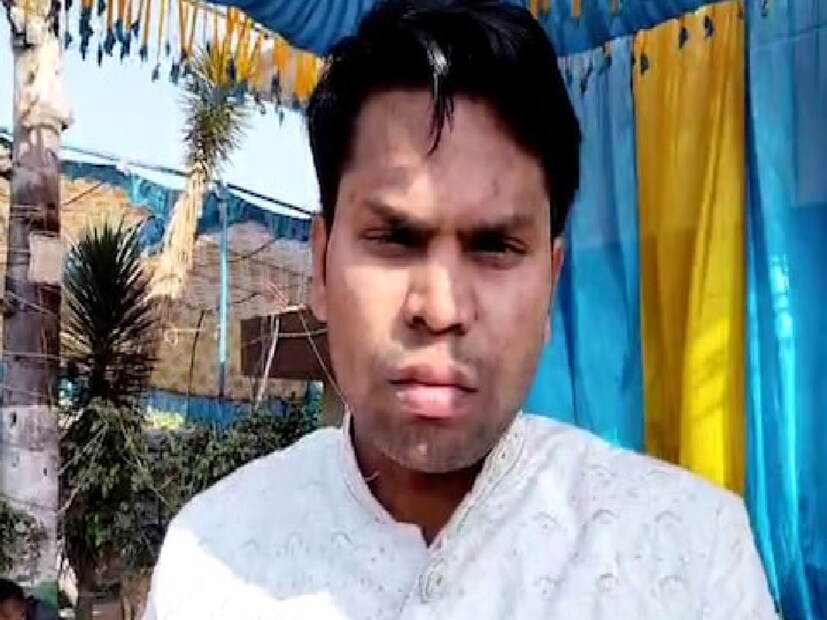 উত্তরপ্রদেশের হারদোইতে সেদিন আর ৭ পাক ঘোরা হল না স্বামী-স্ত্রীর। বর যা বললেন তা কেউ কল্পনাও করেননি। সাত পাক ঘোরার আগেই পাত্র জানালেন, এই বিয়ে হলে তাঁর বান্ধবী আত্মহত্যা করবেন। এ কারণে বিয়েটা তিনি করতে পারবেন না। একথা শুনে হাতে মেহেন্দি নিয়ে বসে থাকা কনে স্তম্ভিত হয়ে যান। কী হল তার পর? 