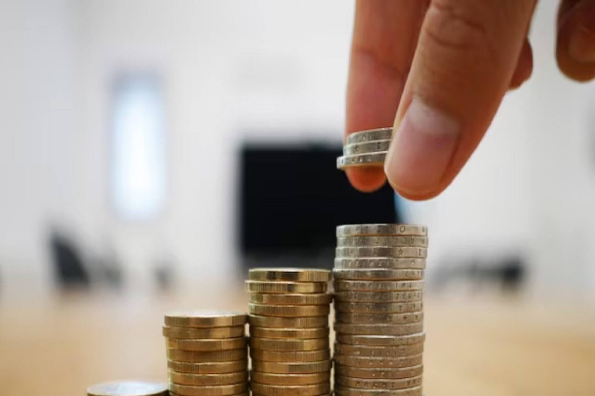 হঠা‍ৎ টাকার দরকারে FD ভাঙবেন না কি FD-র বিপরীতে লোন নেবেন? কোনটা লাভজনক?