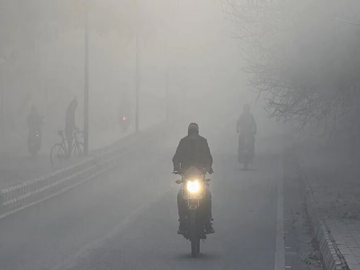 Weather Alert: ভারী বৃষ্টিপাতের হলুদ সতর্কতা…! আগামী ২৪ ঘণ্টায় ৪ রাজ্য কাঁপাবে ঝড়-জল! ১১ রাজ্যে ‘ঘন’ কুয়াশা! কী হবে বাংলায়? IMD দিল সতর্কবার্তা Weather Alert: ভারী বৃষ্টিপাতের হলুদ সতর্কতা…! আগামী ২৪ ঘণ্টায় ৪ রাজ্য কাঁপাবে ঝড়-জল! ১১ রাজ্যে ‘ঘন’ কুয়াশা! কী হবে বাংলায়? IMD দিল সতর্কবার্তা