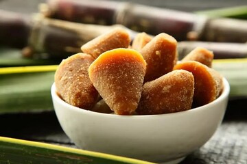 শীতের দিনে যত ইচ্ছে গুড় খান! তার সঙ্গে দই খেলেই কিন্তু মহা বিপদ... জানুন বিশেষজ্ঞ কী বলছে