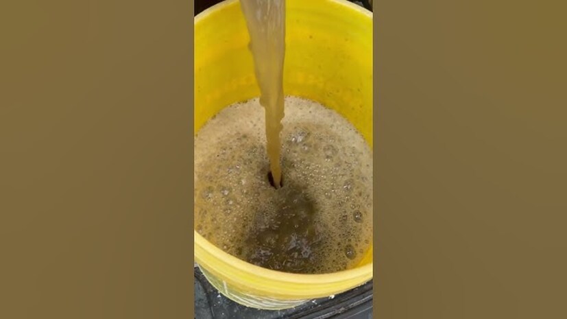 ২. ট্যাঙ্কটি খালি করুন:প্রথমত, ট্যাঙ্কে ভর্তি জল সম্পূর্ণরূপে নিষ্কাশন করুন। অতিরিক্ত জল থাকলে বালতি বা মোটর পাম্পের সাহায্যে বের করে নিন।