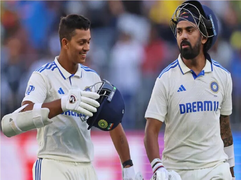 তবে দ্বিতীয় টেস্টে আগে সমস্যা ভারতের ব্যাটিং অর্ডার নিয়ে। কারণ প্রথম টেস্টে রোহিত শর্মা ও শুভমান গিল ছিলেন না। ওপেন করেছিলেন যশস্বী জয়সওয়াল ও কেএল রাহুল। তিনে এসেছিলেন দেবদূত পাড়িক্কল।