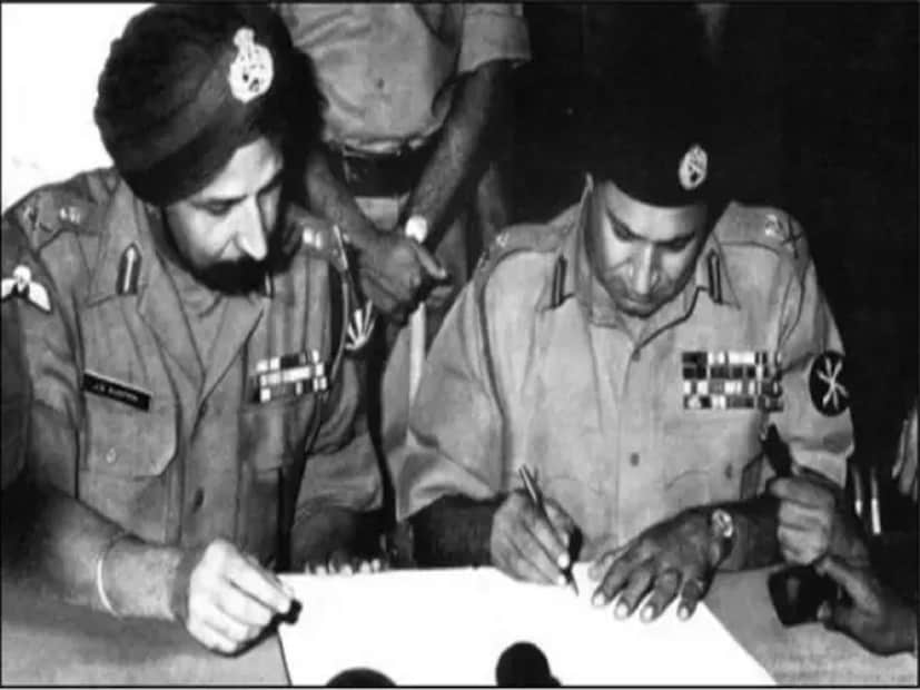 এছাড়া মুক্তিবাহিনীর সদস্যরা ভারতের মাটিতেই প্রশিক্ষণ নিয়েছে এবং ভারত তাদের অস্ত্র সরবরাহ করেছে। অন্যদিকে এক কোটি বাংলাদেশী শরণার্থীকে সহায়তা করেছে ভারত। পাকিস্তানী বাহিনীর গণহত্যা নিয়ে বিশ্বের বিভিন্ন দেশকে বোঝানোর জন্য ভারতের প্রধানমন্ত্রী ইন্দিরা গান্ধি জুন মাস থেকে বিভিন্ন দেশে সফর শুরু করেন। পাকিস্তানী বাহিনী কীভাবে গণহত্যা চালাচ্ছে এবং এর ফলে ভারত কীভাবে ক্ষতিগ্রস্ত হচ্ছে সে বিষয়টি বিভিন্ন দেশের সরকার প্রধানের কাছে তুলে ধরেন ভারতের প্রধানমন্ত্রী।