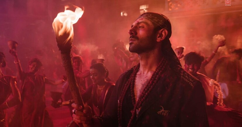এই দুর্গতেই রয়েছে চতুর্ভুজ মন্দির৷ মনে করা হয়স এই মন্দির নির্মাণ করছিল ওরছার রানি৷ এরই ভিতরে রয়েছে রাজা মধুকর শাহ প্রতিষ্ঠিত রাজ মন্দির। পরবর্তীকালে এই দুর্গ অধিকার করেছিল মোগলেরা৷ 