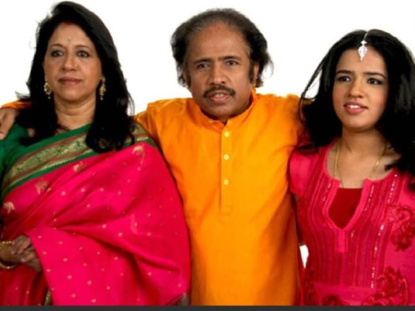 গানের জগতের দুই শিল্পীর আলাপ গানের মাধ‍্যমেই। তারপর ধীরে ধীরে বন্ধুত্ব ও প্রেম। আগের পক্ষের স্ত্রীর সঙ্গে সুব্রহ্মণ্যের চার সন্তান। স্ত্রী ভিজি সুব্রহ্মণ্যর মৃত্যুর পরথেকে সিঙ্গেল ফাদার হিসেবে ব্যক্তিগত এবং পেশাগত জীবন সামলিয়ে যাচ্ছিলেন একা।