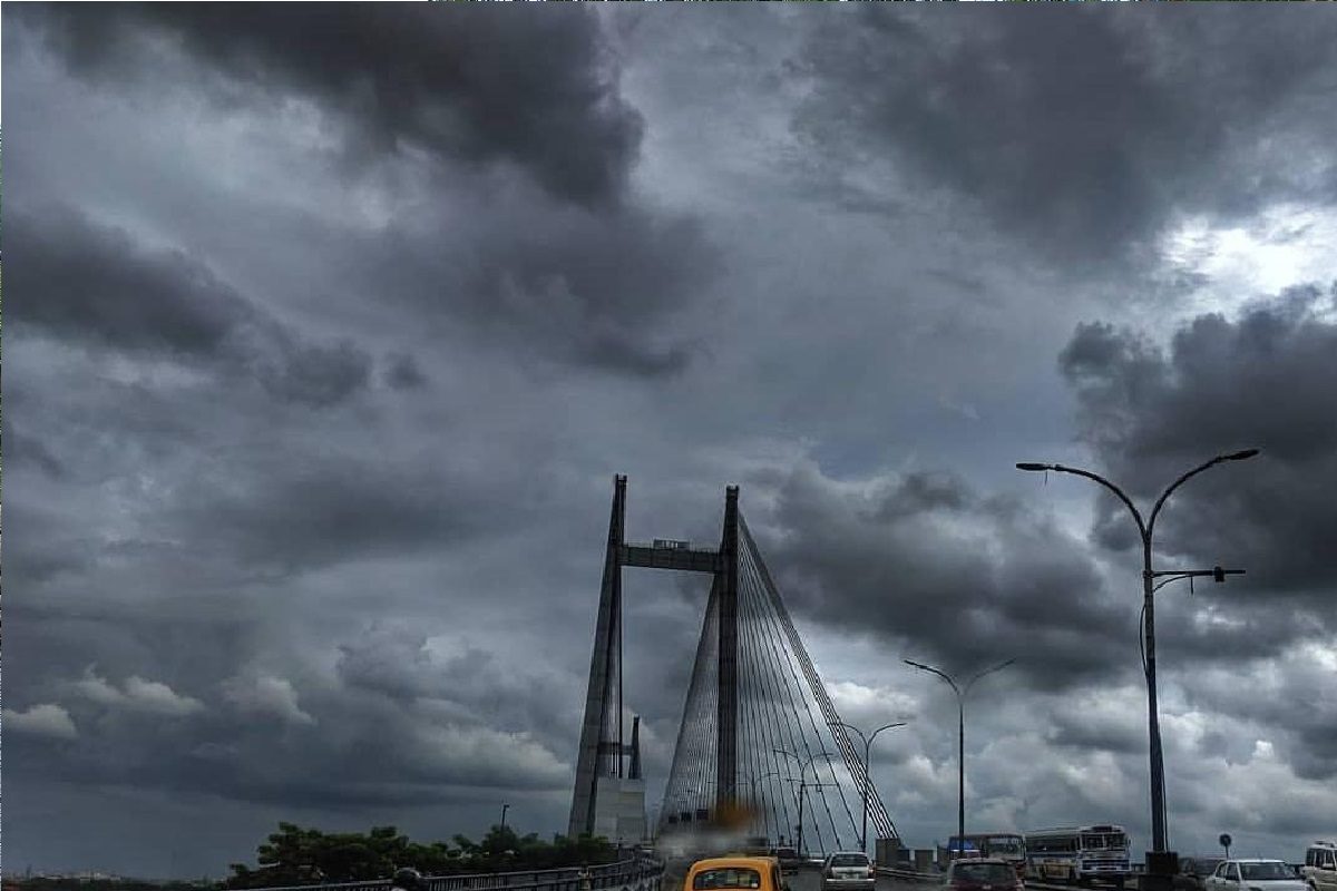 রেহাই দিচ্ছে না বৃষ্টি! ভিজবে দক্ষিণের একাধিক জেলা, রবিবার কেমন থাকবে আবহাওয়া?