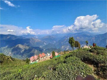 কাঞ্চনজঙ্ঘার হাতছানি, দার্জিলিংয়ের কাছেই পাহাড়ে ঘেরা, দেখা যায় নানারকম পাখি কাঞ্চনজঙ্ঘার হাতছানি, দার্জিলিংয়ের কাছেই পাহাড়ে ঘেরা, দেখা যায় নানারকম পাখি
