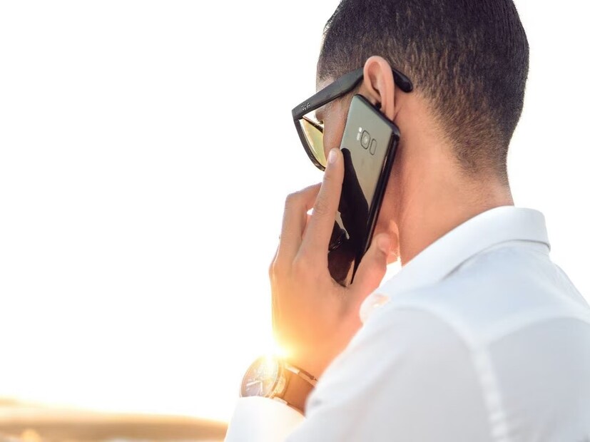 ১ জানুয়ারি, ২০২৫ থেকে Jio, Airtel, Vodafone এবং BSNL ব্যবহারকারীদের জন্য মূল নিয়ম পরিবর্তন -টেলিকমিউনিকেশন বিভাগ ১৯ সেপ্টেম্বর, ২০২৪ তারিখে টেলিকমিউনিকেশন (রাইট অফ ওয়ে) বিধিমালা, ২০২৪ প্রকাশ করে, যা সাধারণত RoW নিয়ম হিসাবে পরিচিত। রাইট অফ ওয়ে রেগুলেশনের সাহায্যে কোম্পানিগুলি তাদের পরিষেবাগুলিকে উন্নত করতে আরও ভাল অবস্থানে থাকবে৷ নতুন নিয়মটি Jio, Airtel, Vodafone এবং BSNL-এর মতো টেলিকম প্রদানকারীদের দ্বারা নতুন মোবাইল টাওয়ার স্থাপনের জন্য অবস্থানগুলি নির্দিষ্ট করেছে৷
