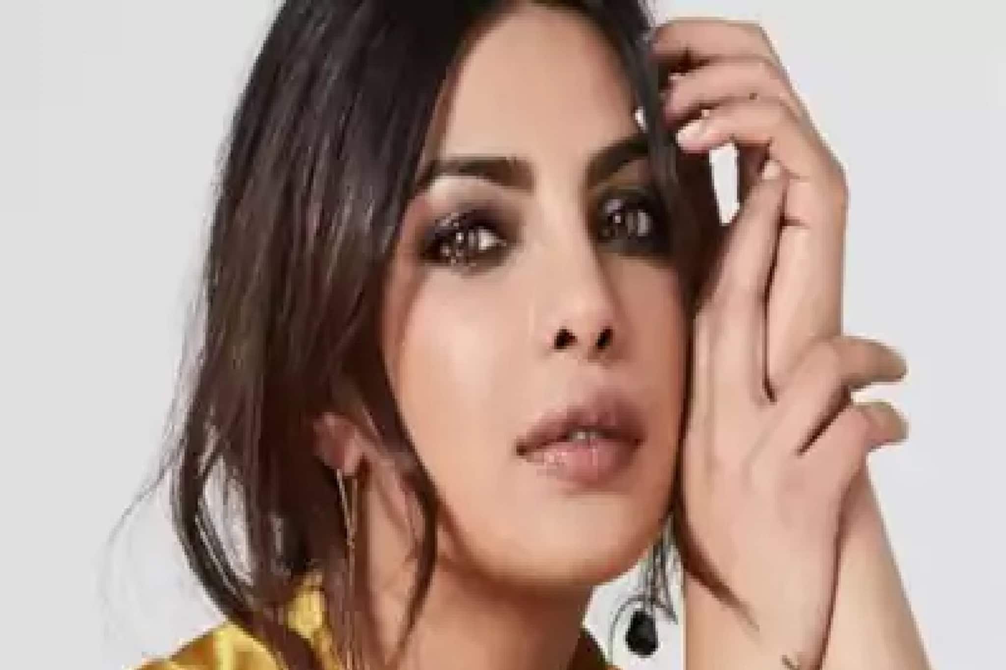 ‘আমি তোমার প্যান্টি দেখতে চাই’,প্রিয়াঙ্কা চোপড়াকে বলেছিলেন জনপ্রিয় পরিচালক... তারপরেই...