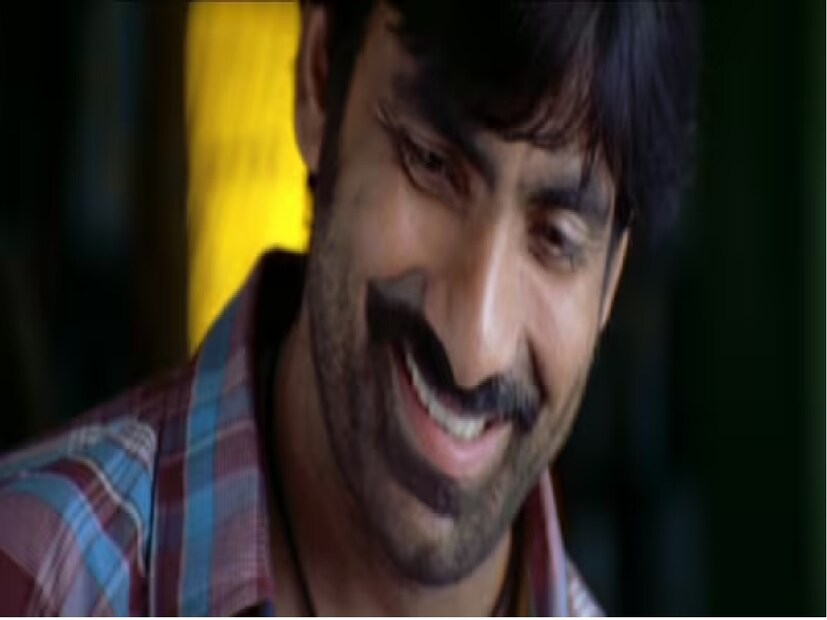 এই অভিনেত্রী আর কেউ নয়, তিনি হলেন শ্রুতি হাসান। অসাধারণ সৌন্দর্য এবং দক্ষ অভিনয়ের জোরে ব্যাপক জনপ্রিয়তা অর্জন করেছেন তিনি। রবি তেজার বিপরীতে শ্রুতি তিনটি আলাদা আলাদা ছবিতে কাজ করেছেন। আর প্রতিটি ছবিতে শ্রুতি রবি তেজার বিপরীতে আলাদা আলাদা ভূমিকায় অভিনয় করেছেন। কোনও ছবিতে মা, তো আবার কোনও ছবিতে স্ত্রী কিংবা প্রেমিকা।