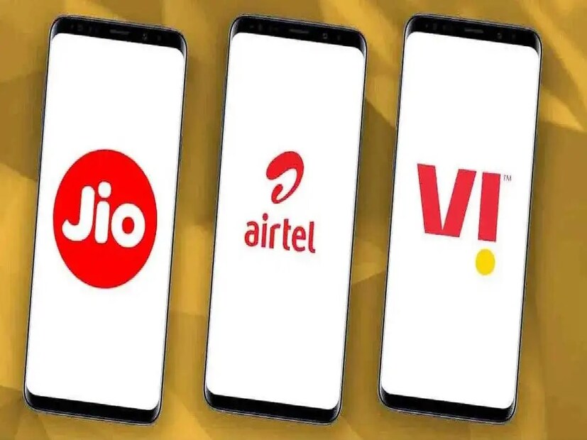 সম্প্রতি, Jio, Airtel, VI এবং BSNL তাদের নতুন মাসিক প্ল্যান চালু করেছে। আপনি যদি সবচেয়ে কম টাকার ভাল রিচার্জ প্ল্যান চান, তাহলে আপনার জন্য এই প্রতিবেদনে সমস্ত গুরুত্বপূর্ণ রিচার্জ প্ল্যানের খোঁজ দেওয়া রইল। জেনে নিন কোন প্ল্যানটি আপনার জন্য ভাল হবে। 