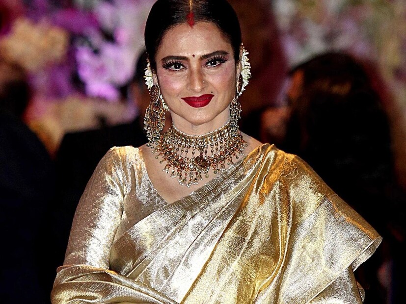 ইয়াসির উসমানের 'রেখা: দ্য আনটোল্ড স্টোরি' বইটিতে হিন্দি চলচ্চিত্র জগতে রেখার প্রথম দিকের দিনগুলি বর্ণনা করা হয়েছে।  পরিচালক কুলজিৎ পাল এবং চিত্রগ্রাহক রাজা নওয়াথের একটি ছবিতে অভিনেতা বিশ্বজিৎ ক্যামেরা চালু হওয়ার সঙ্গে সঙ্গে  রেখার সম্মতি ছাড়াই ঠোঁটে চুম্বন করেছিলেন।