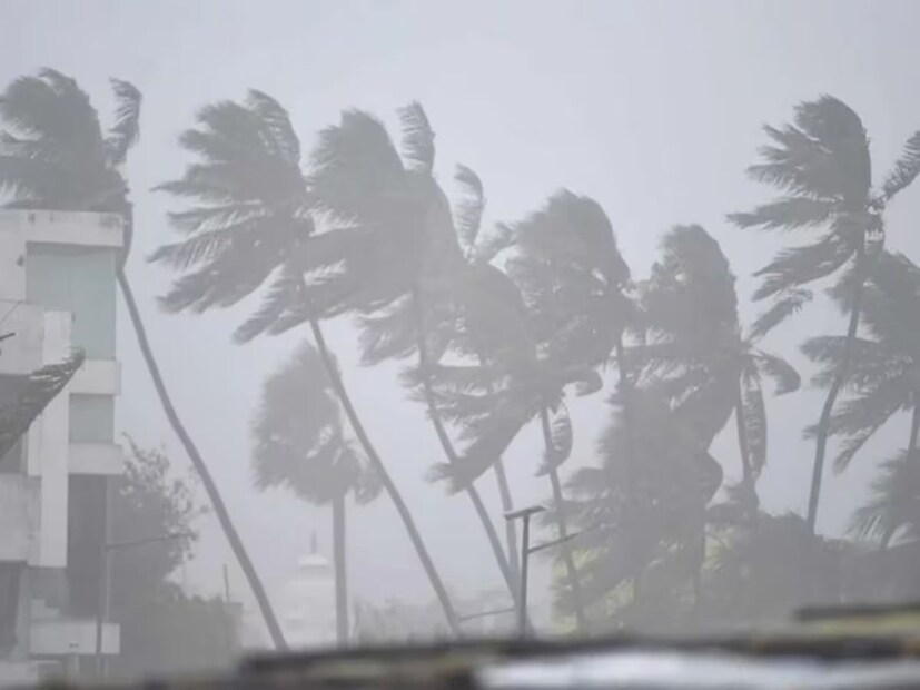 দক্ষিণ-পশ্চিম বঙ্গোপসাগরের উপর নিম্নচাপ অঞ্চল তৈরি। যার জেরে ভারতীয় মৌসম বিভাগ (আইএমডি) রাজ্যে রাজ্যে জারি করেছে সতর্কতা।