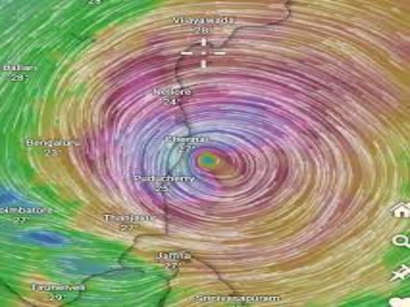 পূর্বাভাস বলছে, দক্ষিণের রাজ্যগুলিতে ভারী বৃষ্টির সতর্কতা জারি করা হয়েছে। ভারতীয় আবহাওয়া বিভাগ (আইএমডি) এই বিষয়ে লাল এবং কমলা সতর্কতা জারি করেছে।