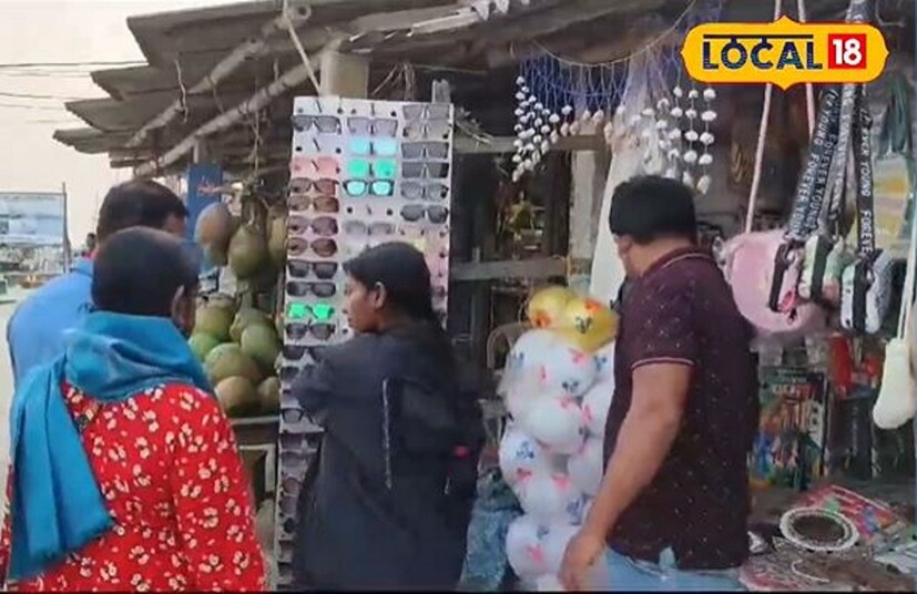 চারচাকা গাড়িতে যেতে হলে ডায়মন্ড হারবার রোড ধরে যেতে হবে। কুলপি, কাকদ্বীপ হয়ে সোজা বকখালি। কলকাতা থেকে কমবেশি ১২০ থেকে ১৪০ কিমি পথ। 