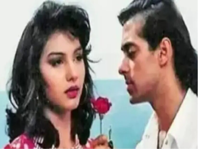 কোমরে অসহ্য ব্যথা নিয়ে বিছানায় পড়েছিলেন তখন সোমি। তব্বু দেখতে এসে চমকে ওঠেন। এদিকে সলমন খোঁজও নেননি। সোমি আরও বলেন, একমাত্র তাঁর মা এবং কিছু ঘনিষ্ঠ বন্ধুই সলমনের সঙ্গে তাঁর প্রকৃত অভিজ্ঞতার কথা জানতেন।  বর্তমানে একটি বই লিখছেন সোমি। সেখানে সলমনের সঙ্গে তাঁর  অতীত অভিজ্ঞতার অনেক কথাই বর্ণনা করে যেতে চান। 