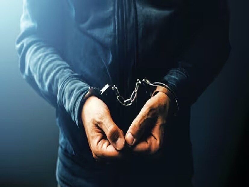 সংবাদমাধ্যমে প্রকাশিত প্রতিবেদন অনুযায়ী পুলিশ জানিয়েছে, অধিকাংশ ভিডিওয়ই নাবালিকার সম্মতি ছাড়া লুকোনো ক্যামেরা ব্যবহার করে তোলা হয়েছে। 