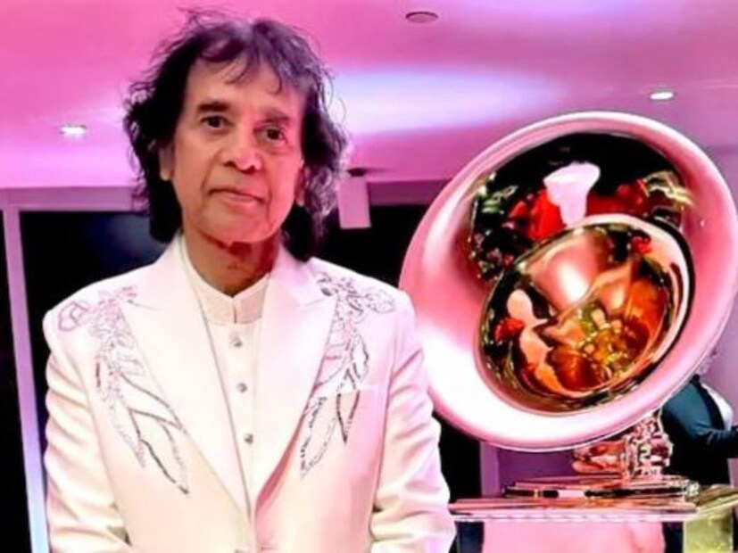 প্রয়াত জাকির হোসেন৷ বয়স হয়েছিল ৭৩ বছর। আমেরিকার সান ফ্রান্সিসকোতে শেষ নিঃশ্বাস ত্যাগ করেন তিনি। তবলা বাদক ওস্তাদ জাকির হুসেন দীর্ঘদিন ধরে হৃদরোগে ভুগছিলেন। সঙ্গীতশিল্পীর মৃত্যুর খবর প্রকাশ্যে আসতেই সঙ্গীত জগতে শোকের ছায়া।